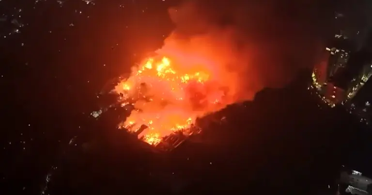 সম্প্রতি কড়াইল বস্তিতে আগুন